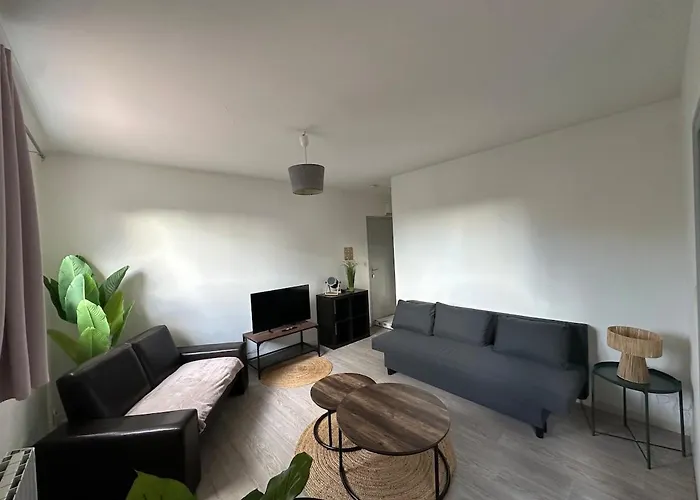 Situe Dans Le Bourg De Saint Martin 44860 * Pont-Saint-Martin